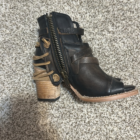 Freebird Carter never worn - Picture 4 of 4